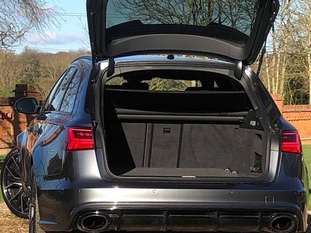 Audi RS6 Avant 4.0 TFSI Performance Avant Tiptronic quattro COST NEW �116,000 CERAMICS B&O