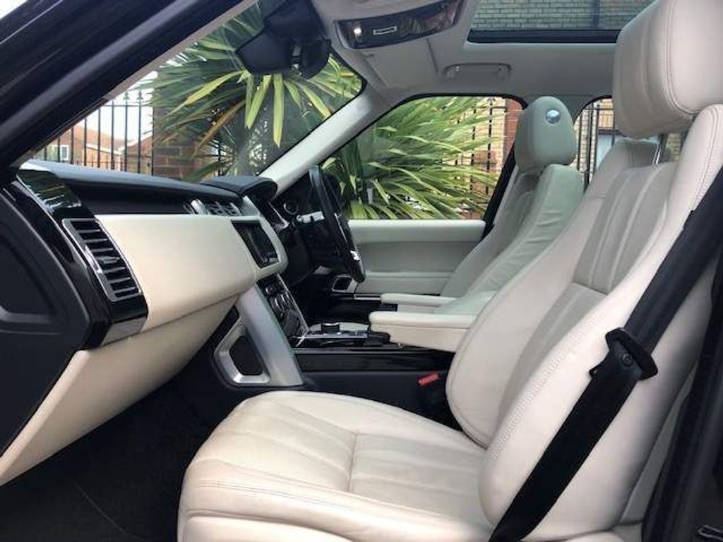 Land Rover Range Rover 4.4 SD V8 Vogue Auto 4WD HIGH SPEC BLACK PACK 1 OWNER