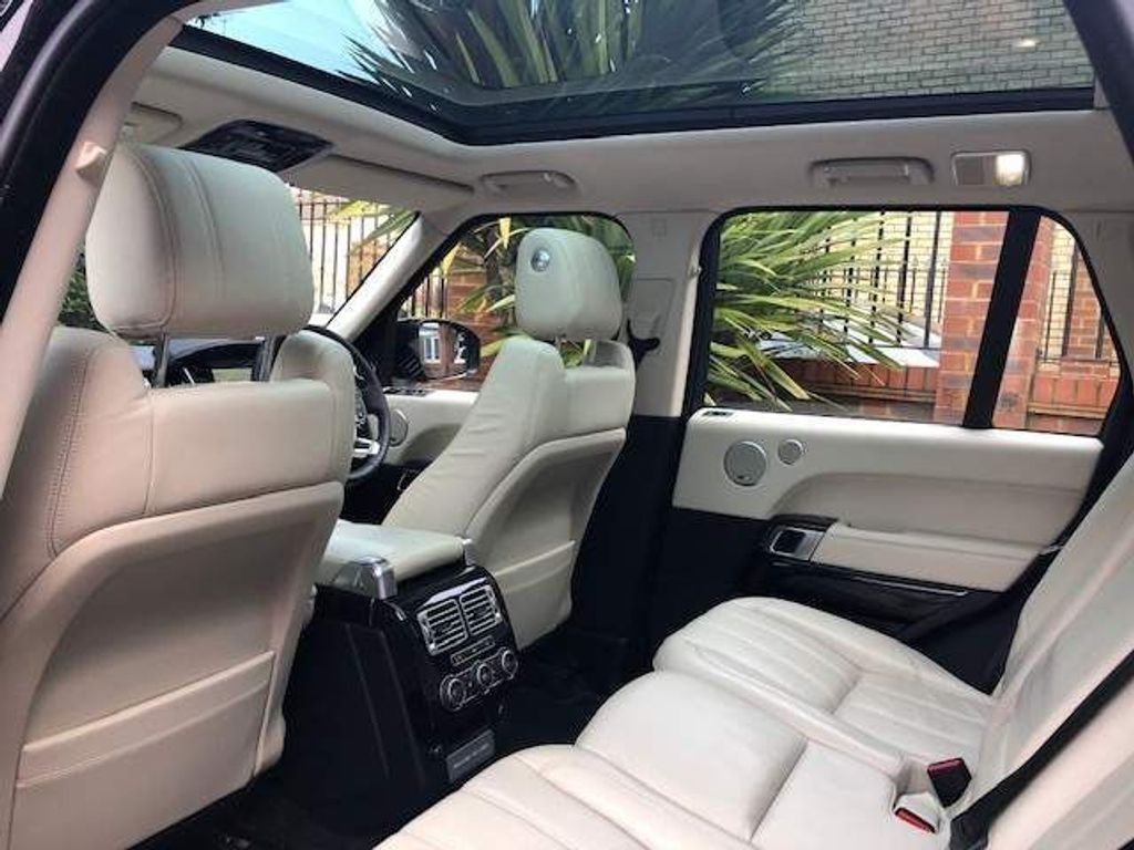 Land Rover Range Rover 4.4 SD V8 Vogue Auto 4WD HIGH SPEC BLACK PACK 1 OWNER