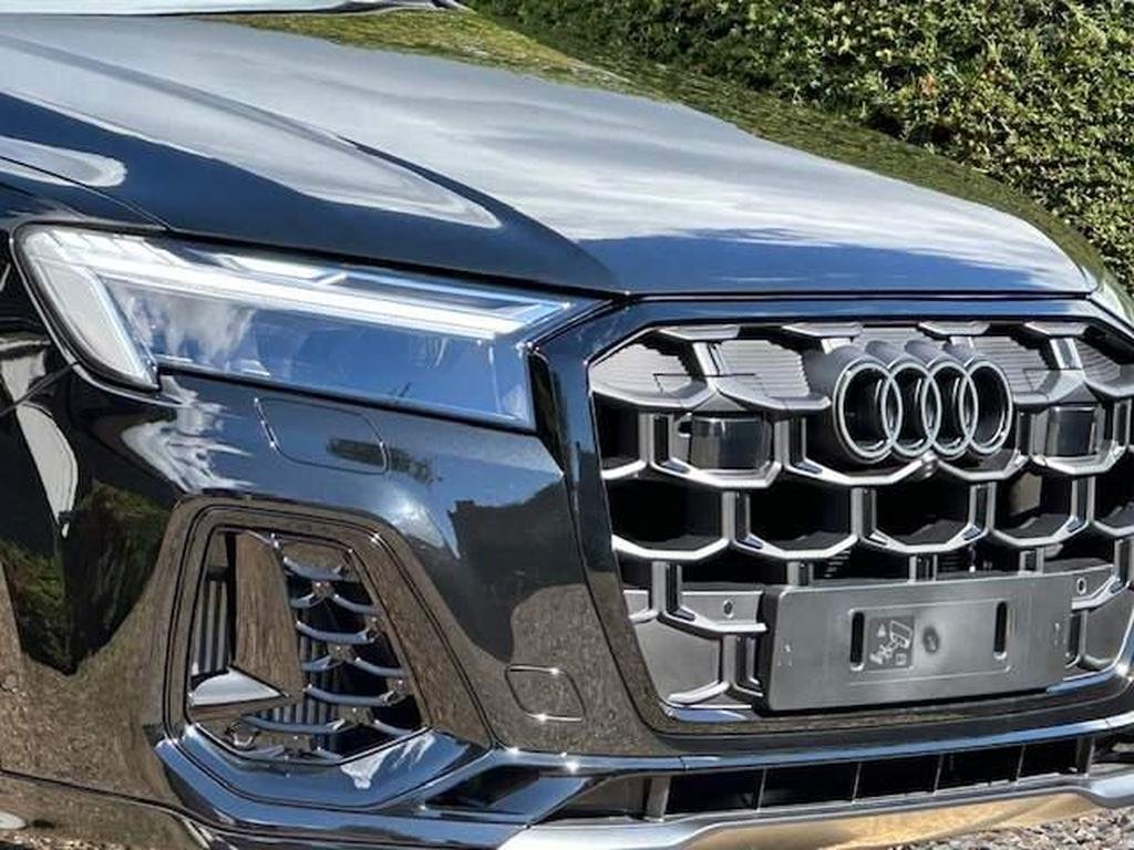 Audi SQ7 4.0 TFSI V8 Black Edition Tiptronic quattro