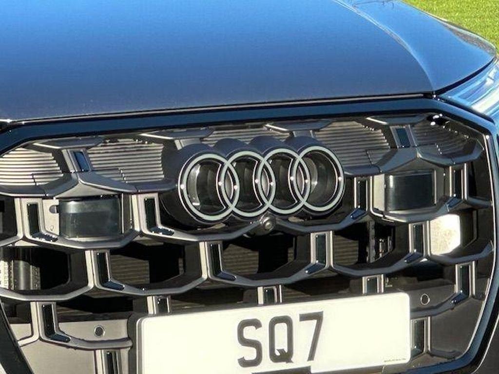 Audi SQ7 4.0 TFSI V8 Black Edition Tiptronic quattro