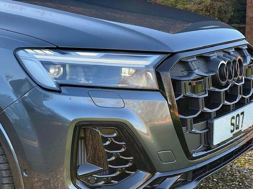 Audi SQ7 4.0 TFSI V8 Black Edition Tiptronic quattro