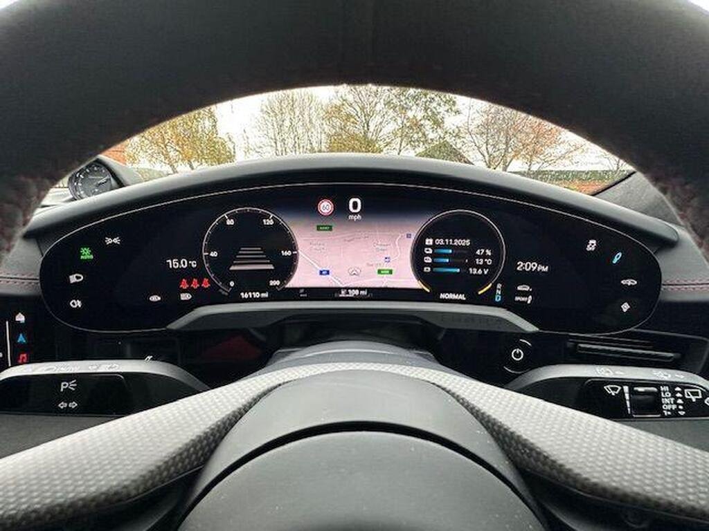 Porsche Taycan Performance Plus 93.4kWh GTS Sport Turismo