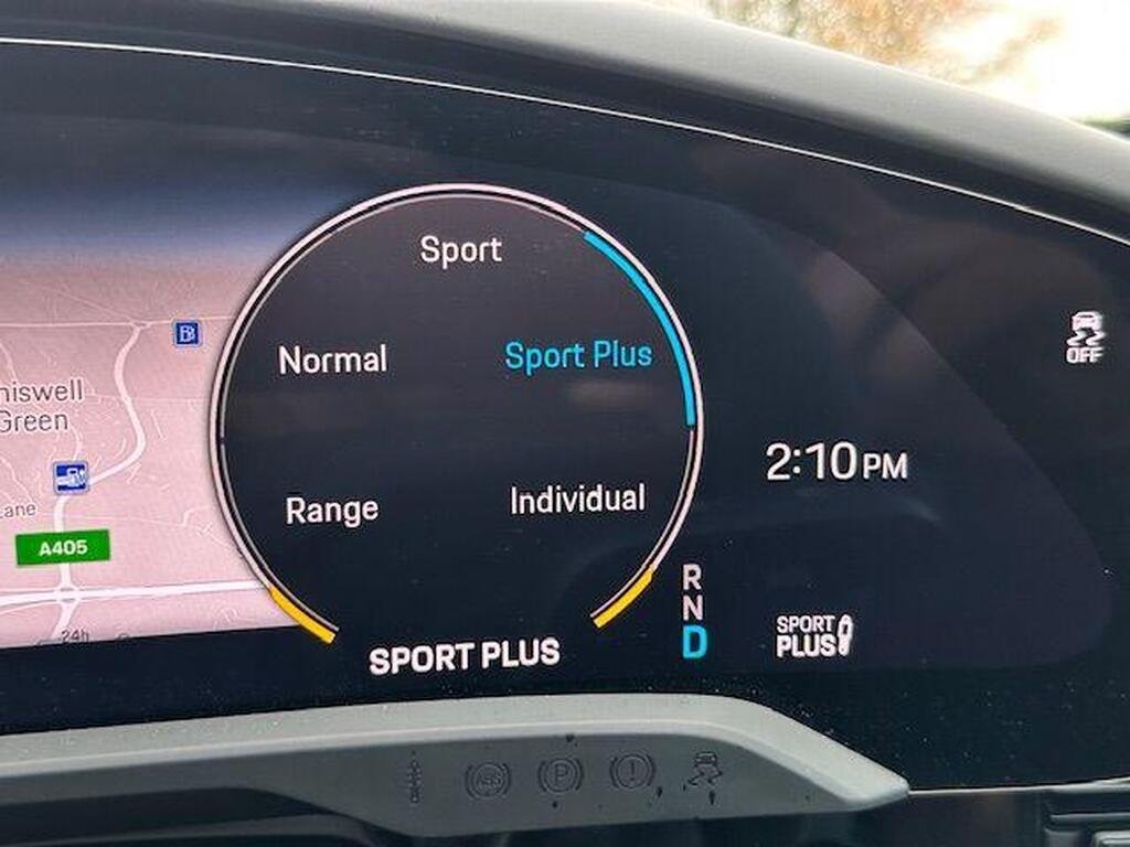 Porsche Taycan Performance Plus 93.4kWh GTS Sport Turismo