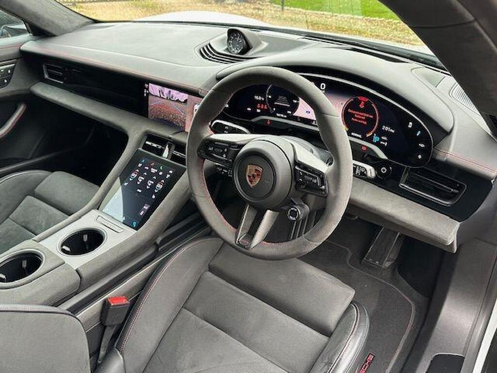 Porsche Taycan Performance Plus 93.4kWh GTS Sport Turismo