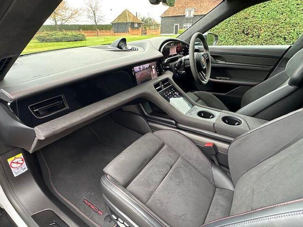 Porsche Taycan Performance Plus 93.4kWh GTS Sport Turismo