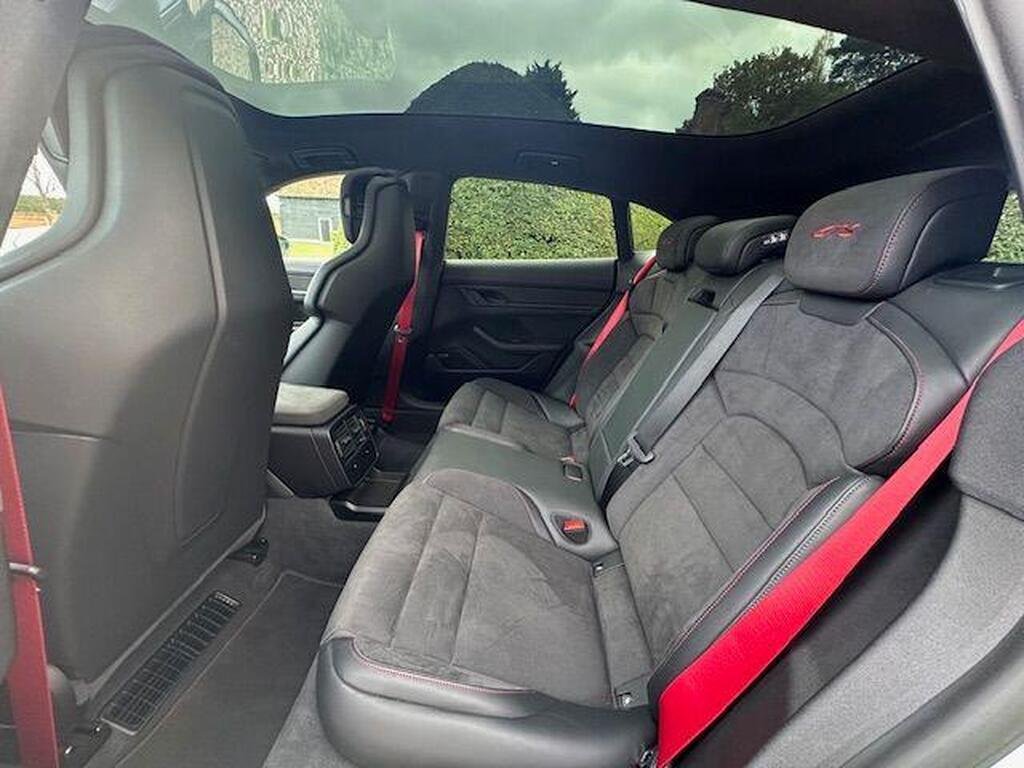 Porsche Taycan Performance Plus 93.4kWh GTS Sport Turismo