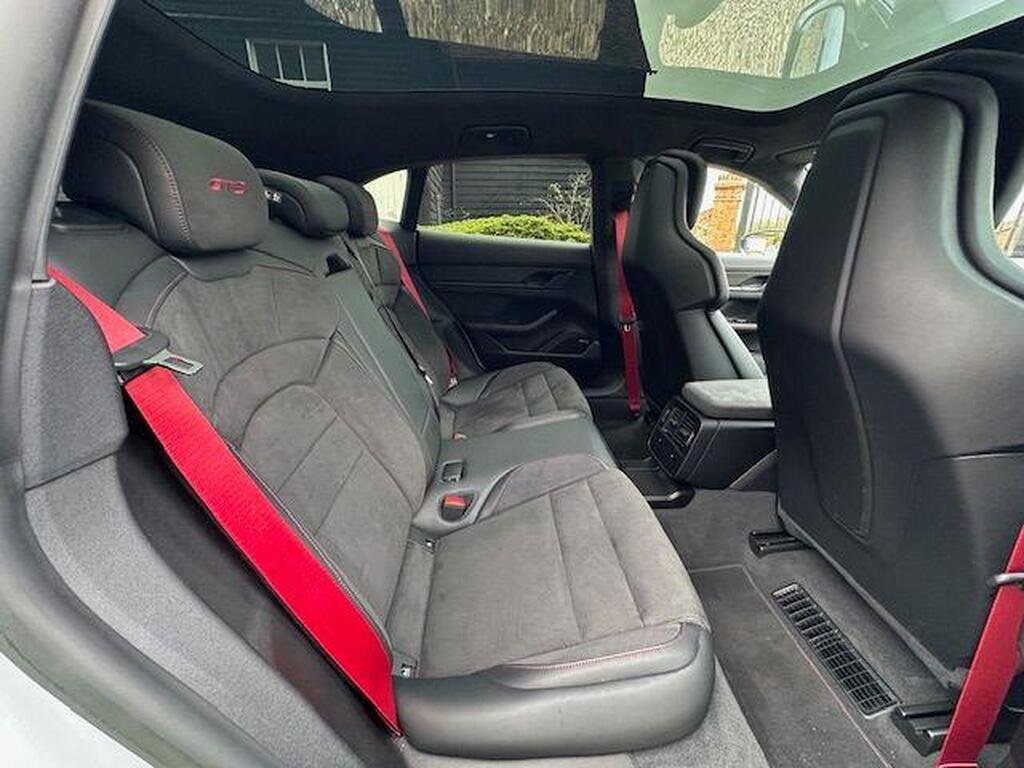 Porsche Taycan Performance Plus 93.4kWh GTS Sport Turismo