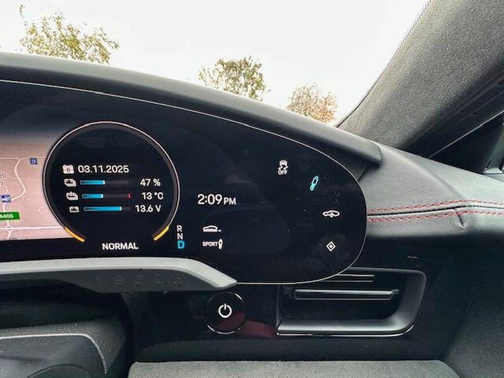Porsche Taycan Performance Plus 93.4kWh GTS Sport Turismo