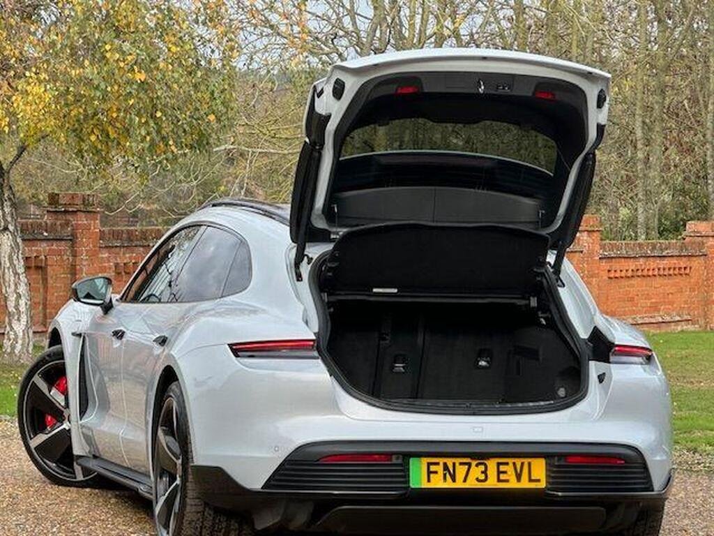 Porsche Taycan Performance Plus 93.4kWh GTS Sport Turismo