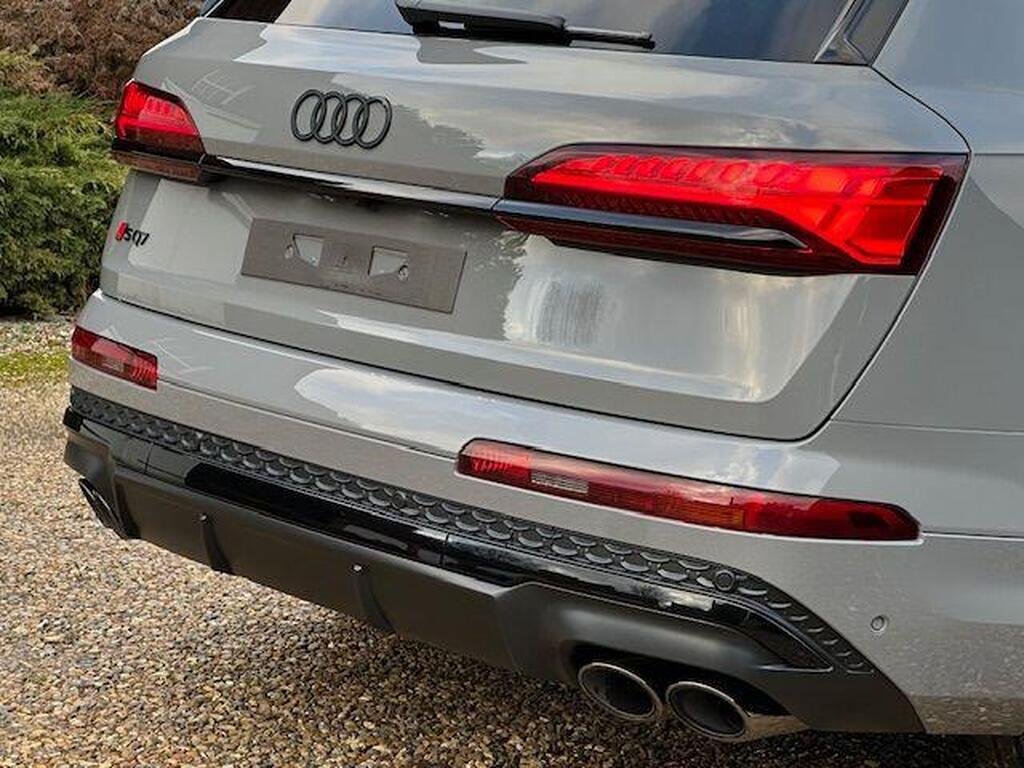 Audi SQ7 4.0 TFSI V8 Black Edition Tiptronic quattro